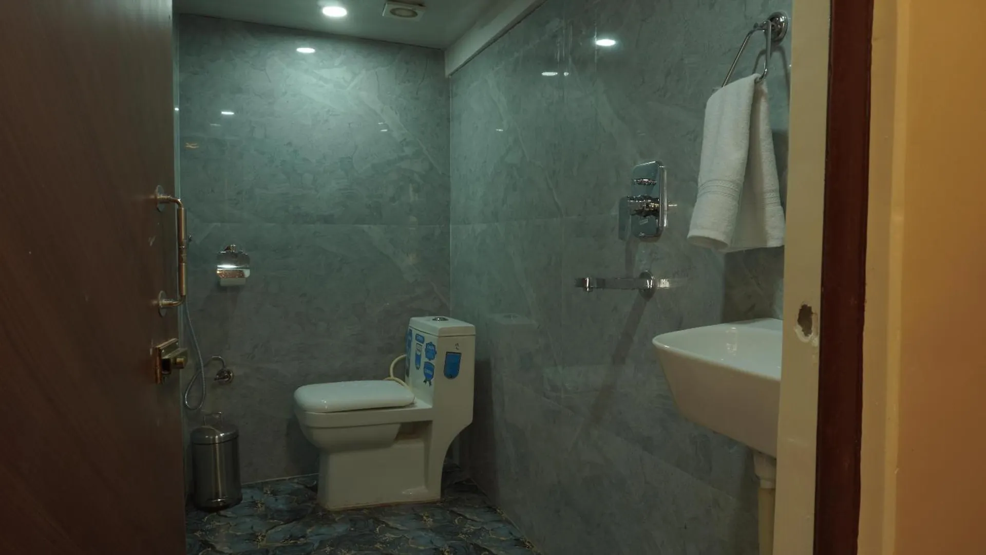 Classy5 Guest House Varanasi 0*,