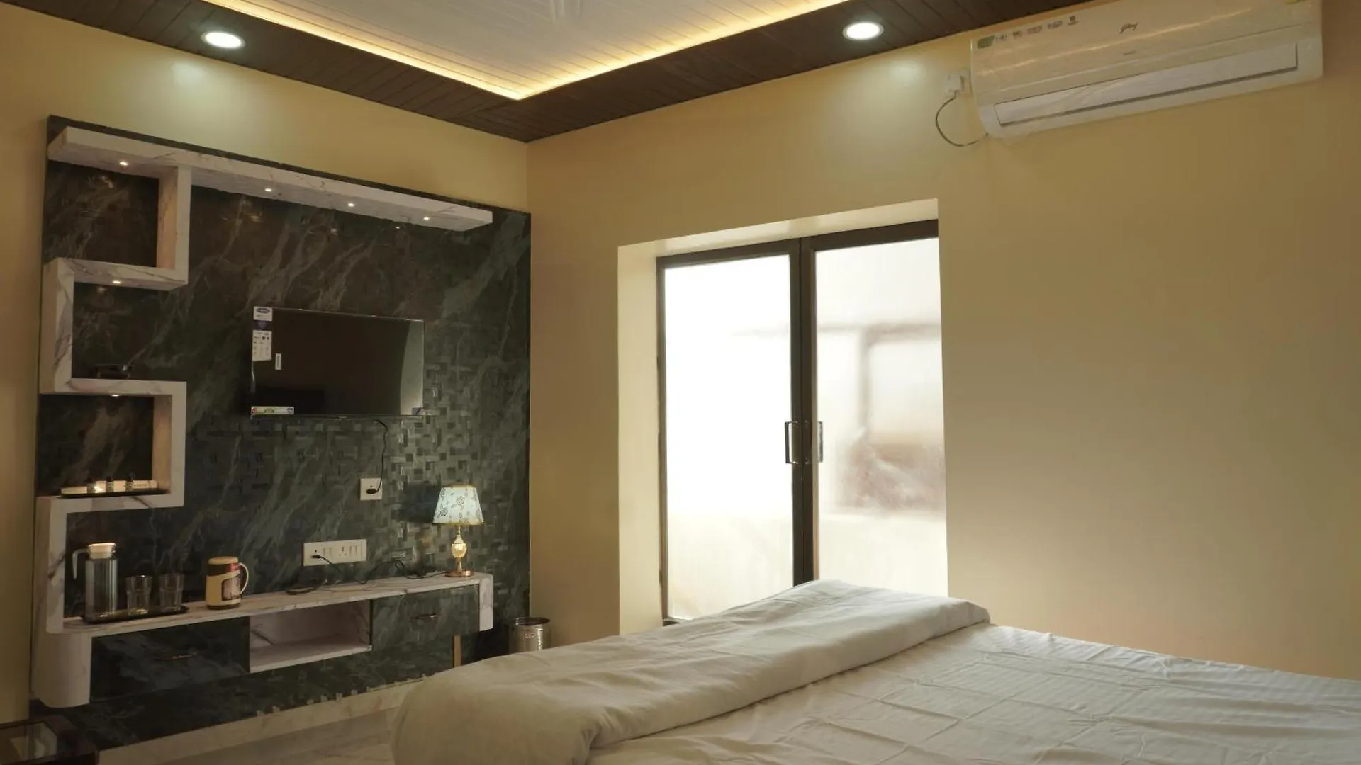 Classy5 Guest House Varanasi