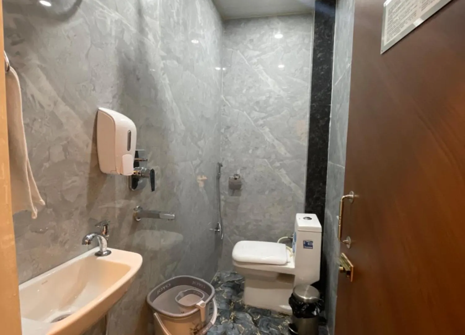 Classy5 Guest House Varanasi